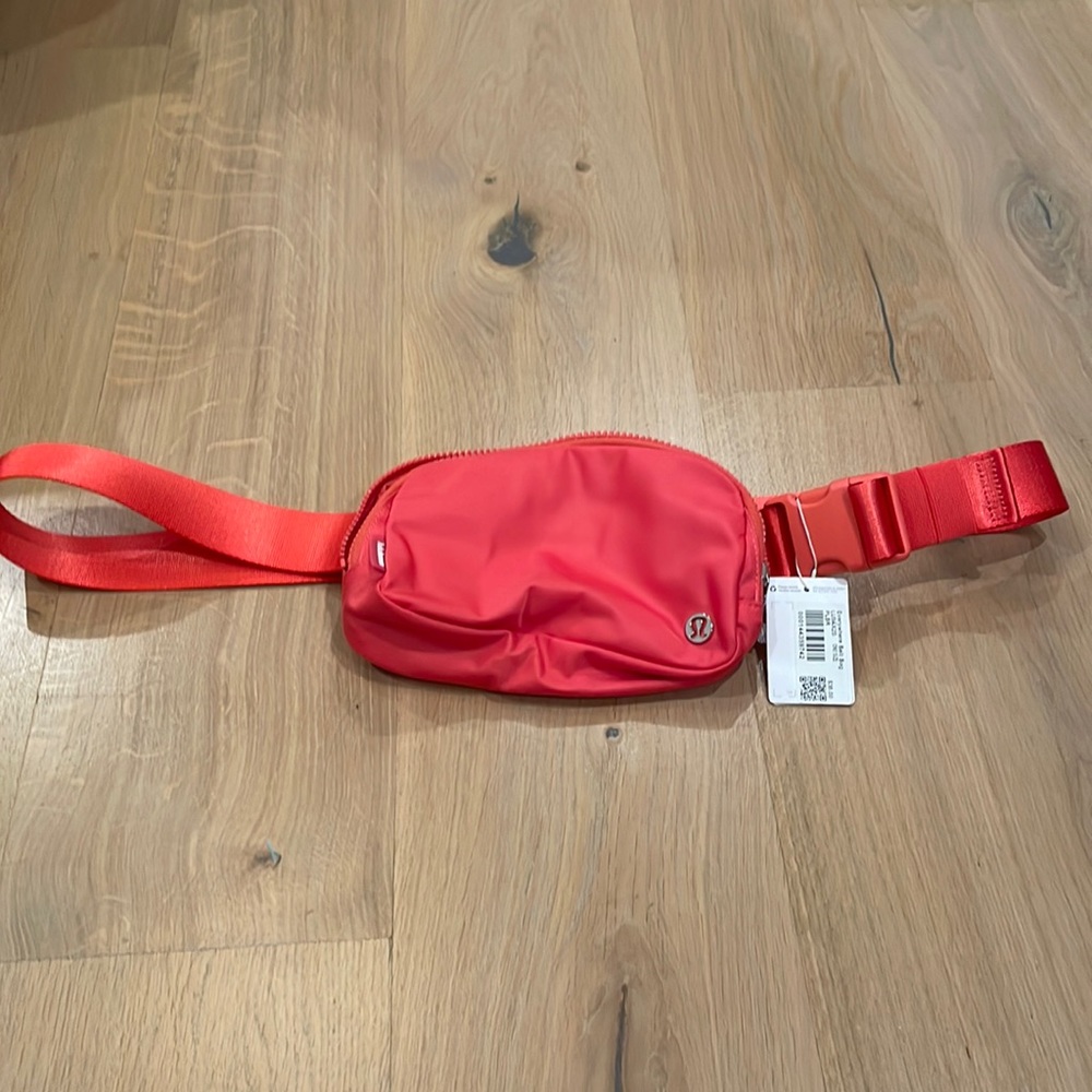 lululemon BRAND NEW WITH TAGS everywhere belt bag